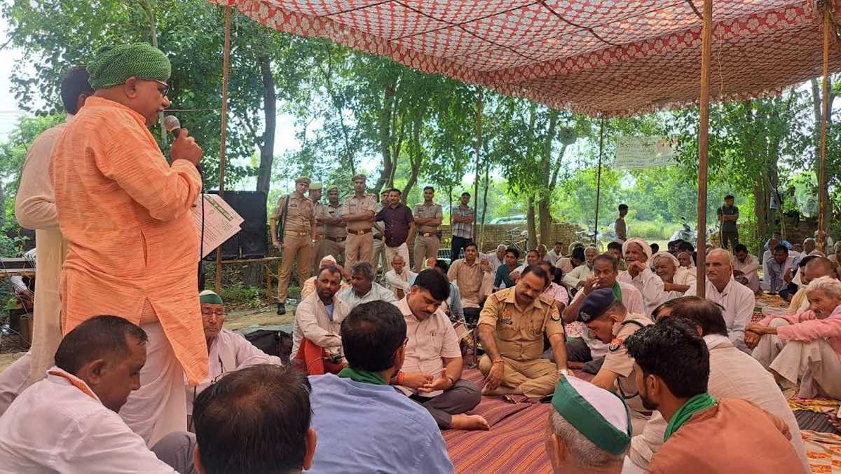 ग्रीनफील्ड एक्सप्रेस वे से प्रभावित किसानों ने पंचायत कर भरी हुंकार